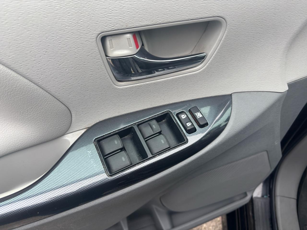 2014 Toyota Sienna SE 8-Pass FWD Photo