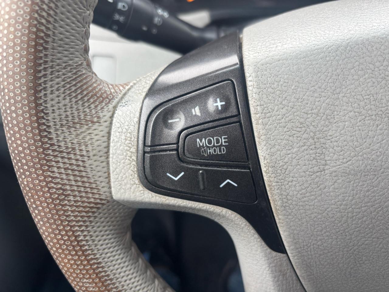 2014 Toyota Sienna SE 8-Pass FWD Photo