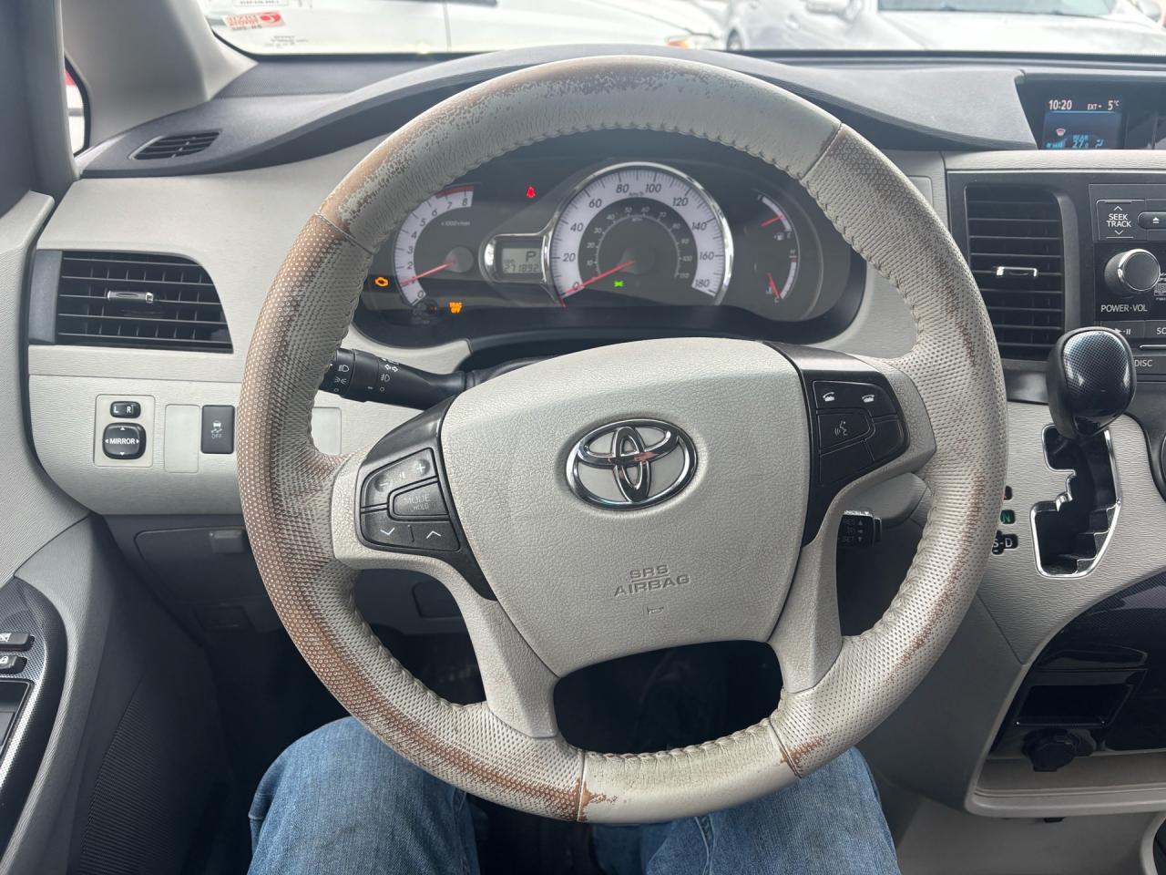 2014 Toyota Sienna SE 8-Pass FWD Photo