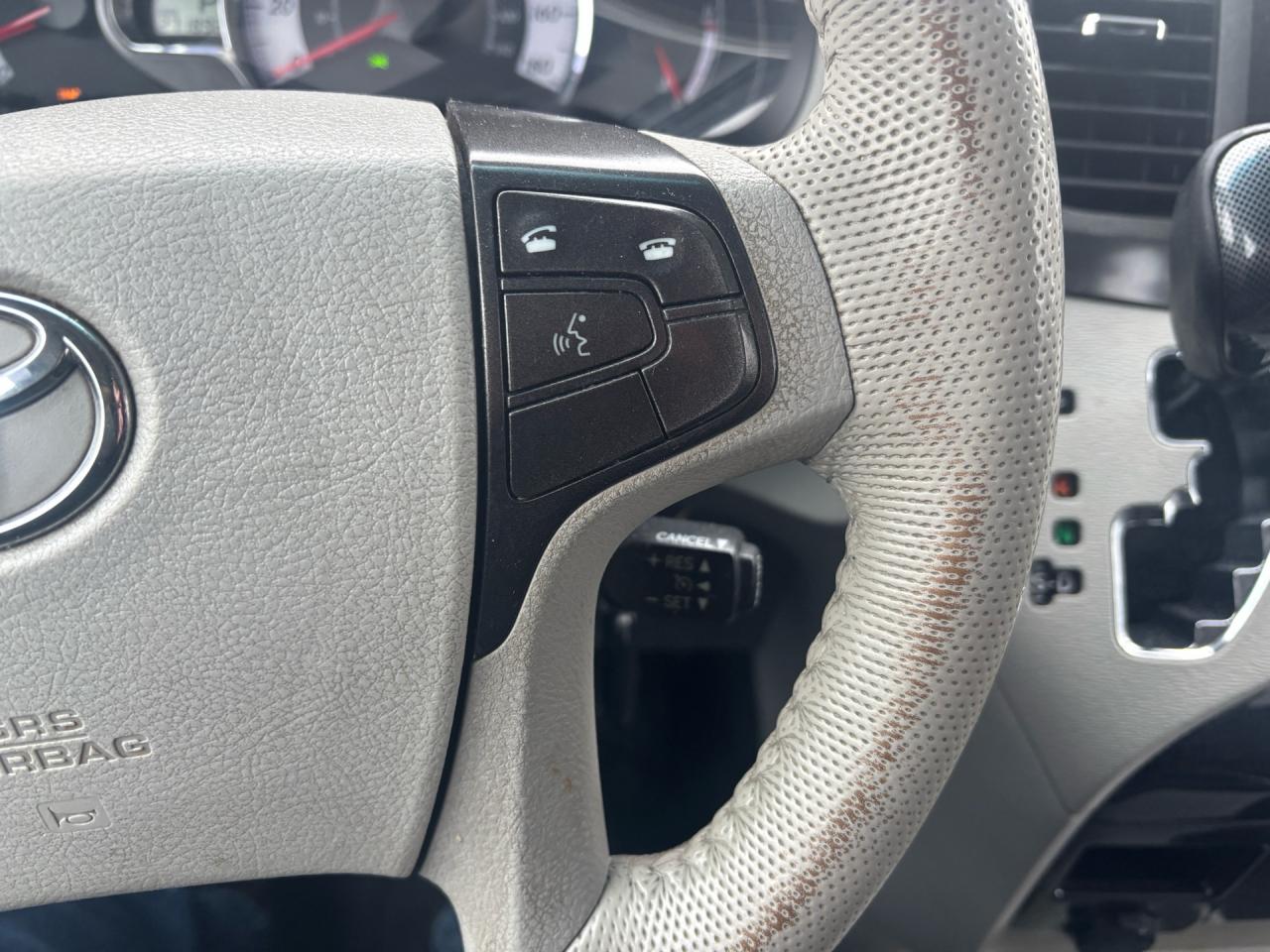 2014 Toyota Sienna SE 8-Pass FWD Photo