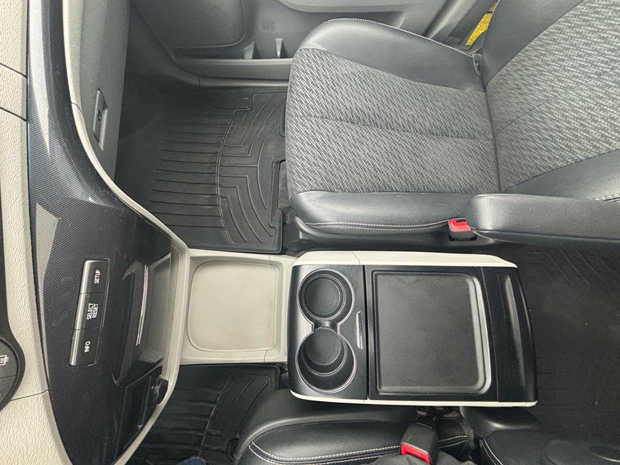 2014 Toyota Sienna SE 8-Pass FWD Photo