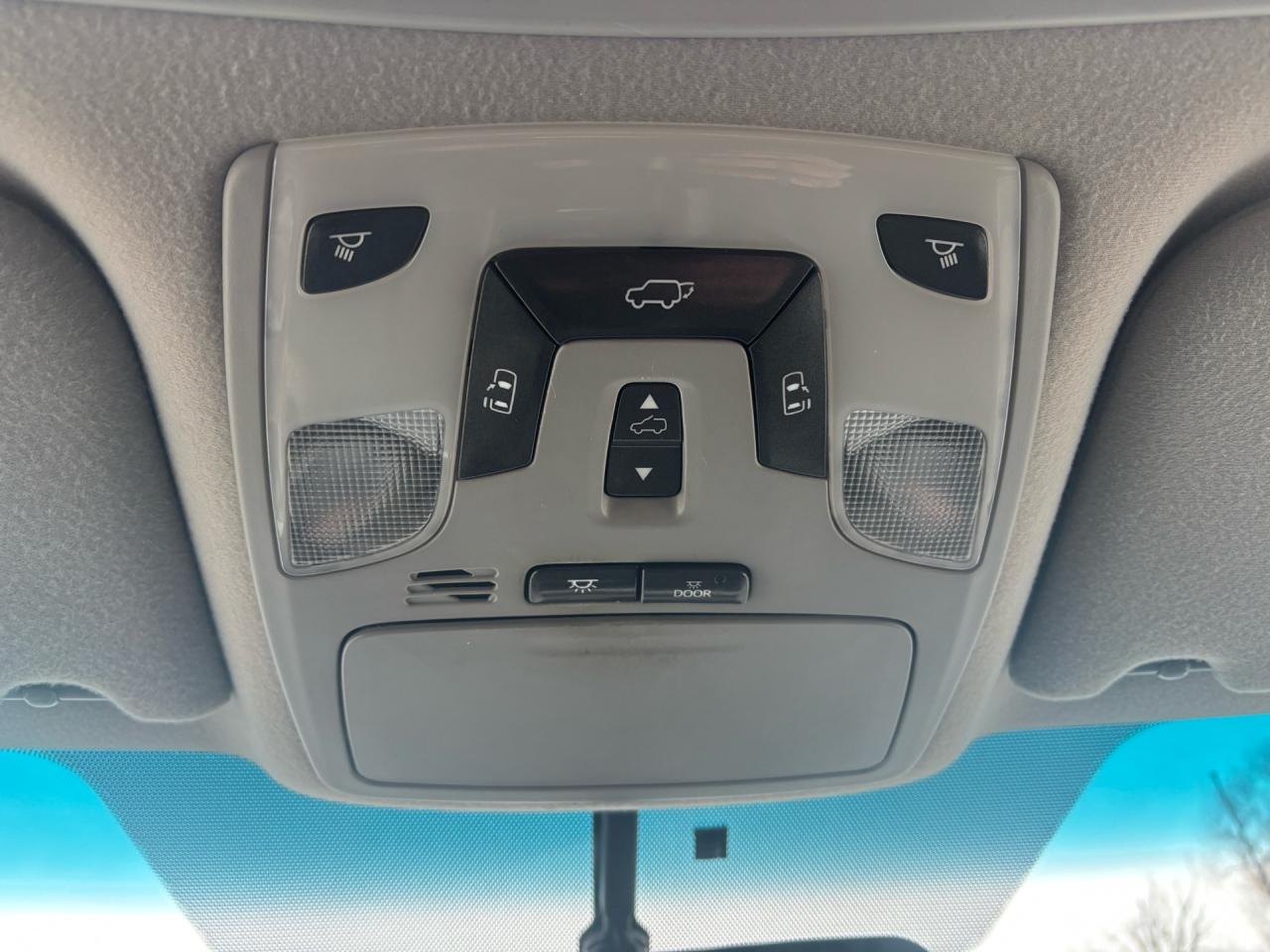 2014 Toyota Sienna SE 8-Pass FWD Photo