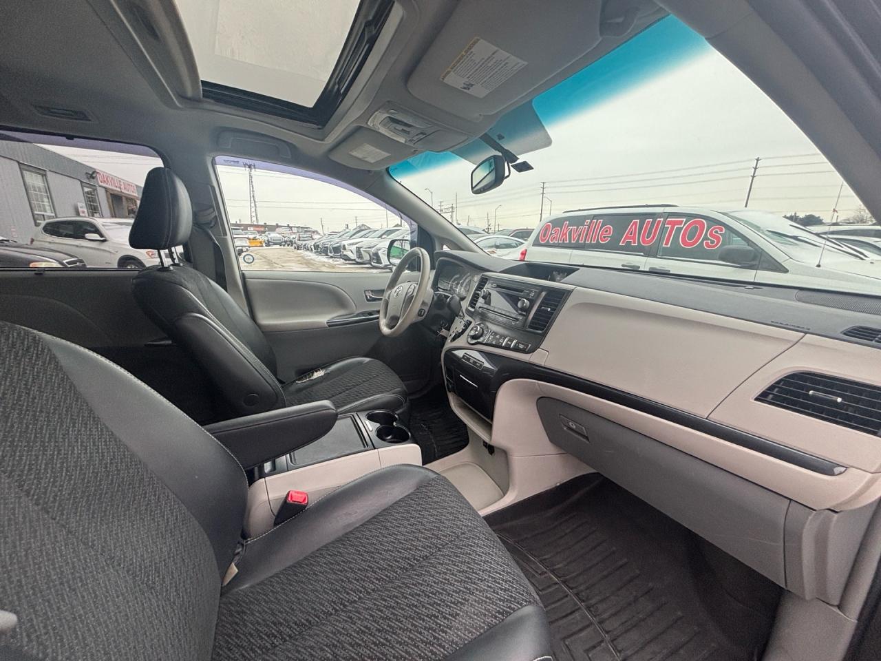 2014 Toyota Sienna SE 8-Pass FWD Photo