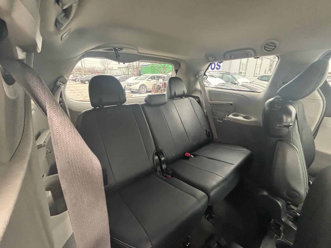 2014 Toyota Sienna SE 8-Pass FWD Photo