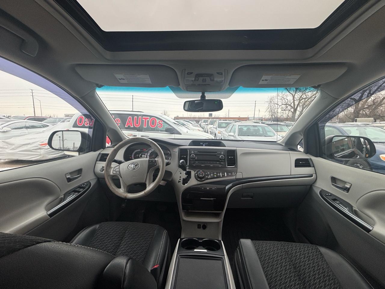 2014 Toyota Sienna SE 8-Pass FWD Photo