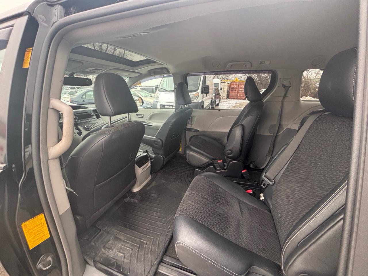 2014 Toyota Sienna SE 8-Pass FWD Photo