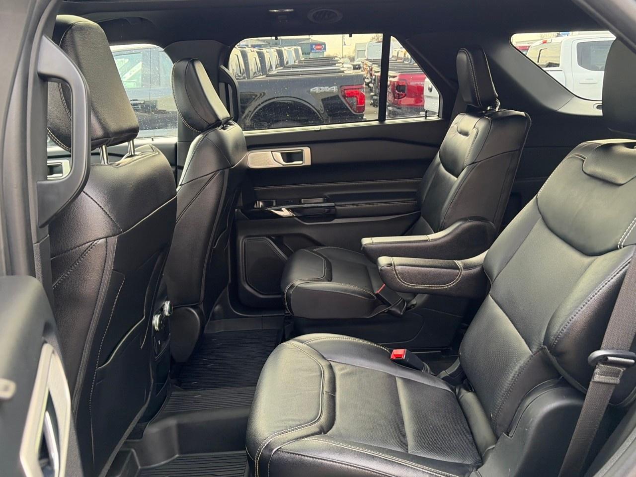 2021 Ford Explorer ST 4WD Photo