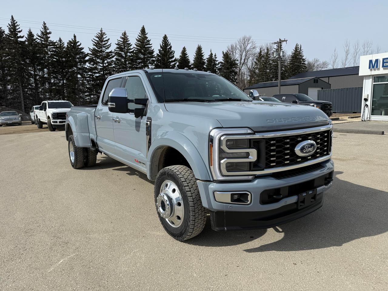 2026 Ford F-450 Super Duty DRW PLATINUM 4WD CREW CAB 8' BOX Photo1