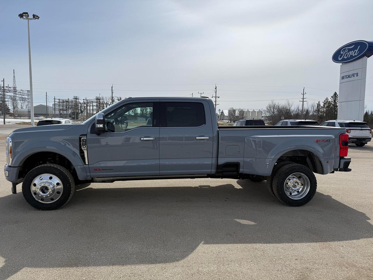 2026 Ford F-450 Super Duty DRW PLATINUM 4WD CREW CAB 8' BOX Photo4
