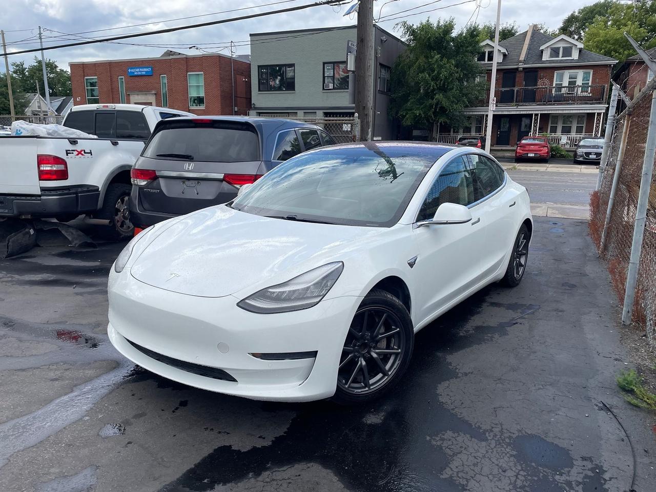 2020 Tesla Model 3 Standard Range Plus *TOW HOOK, NAV, HEATED SEATS*