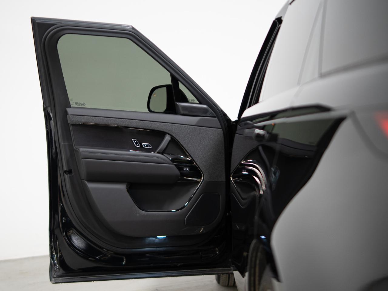 2025 Land Rover Range Rover Sport P530 | DYNAMIC | SE | MERIDIAN 3D | BREMBO | 23 IN Photo