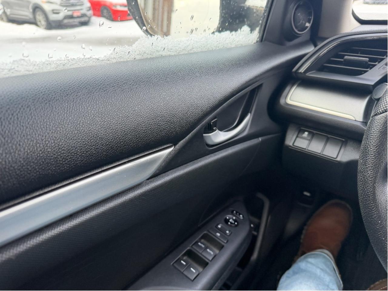 2017 Honda Civic SEDAN LX Photo