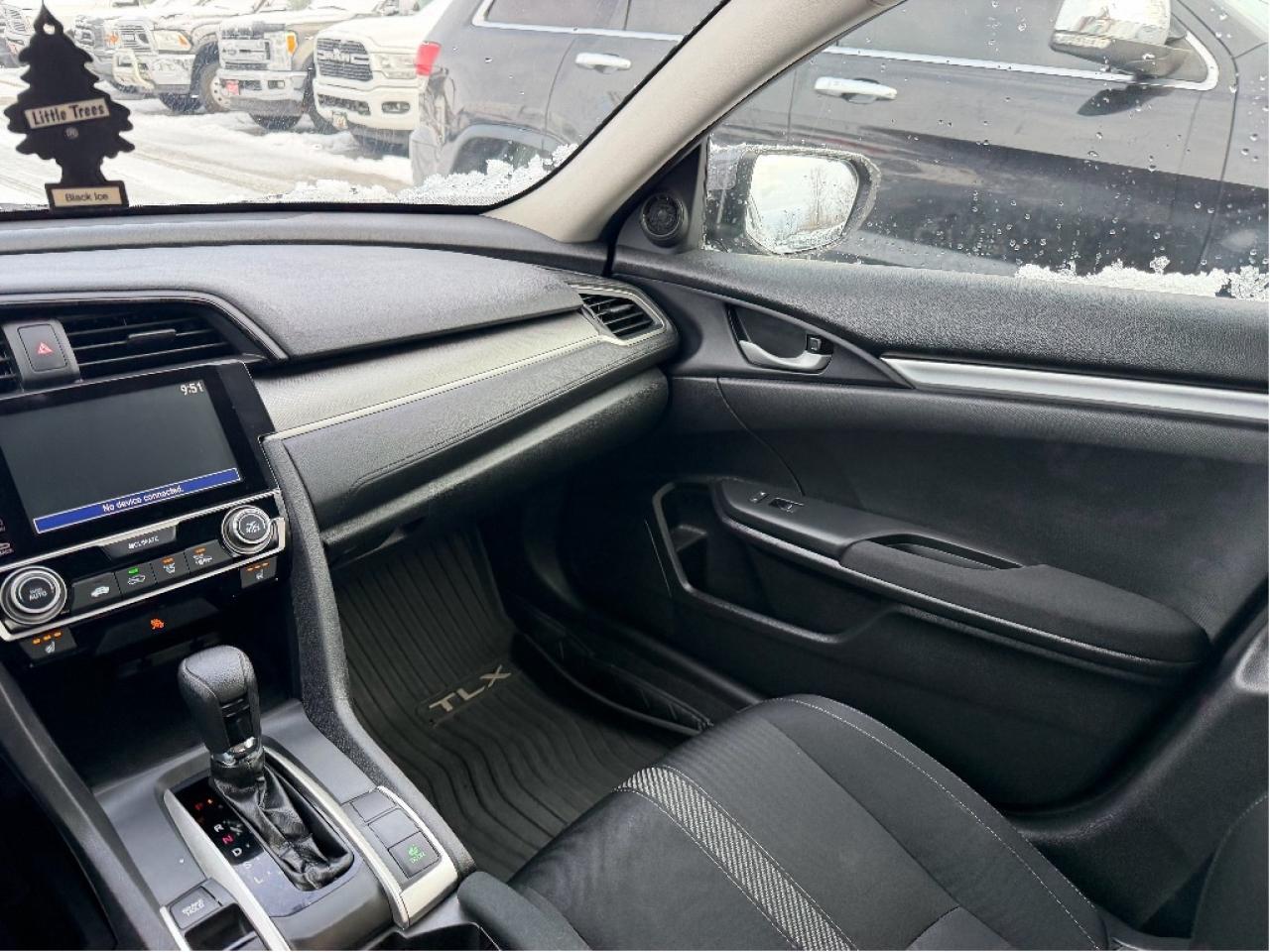 2017 Honda Civic SEDAN LX Photo