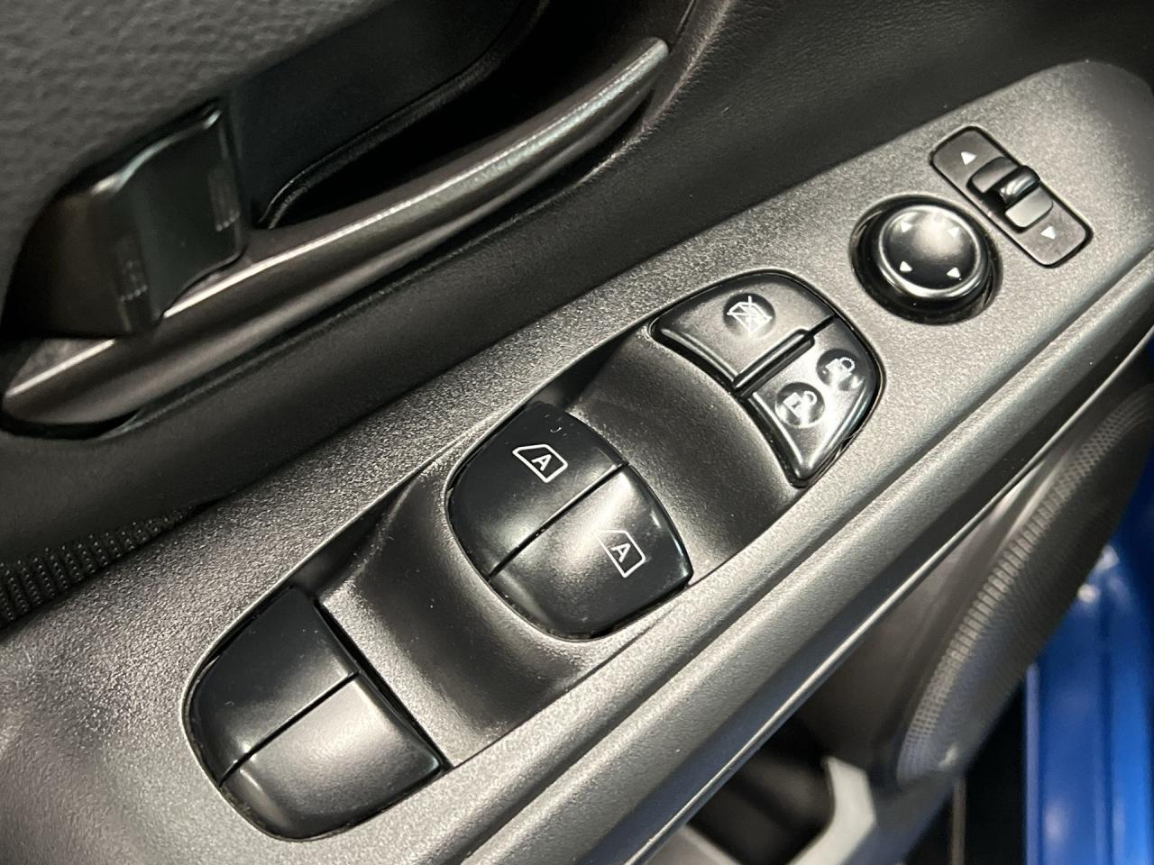 2023 Nissan Kicks ONLY 21,000KMS! | CARPLAY | BLIND SPOT | REAR CAM Photo