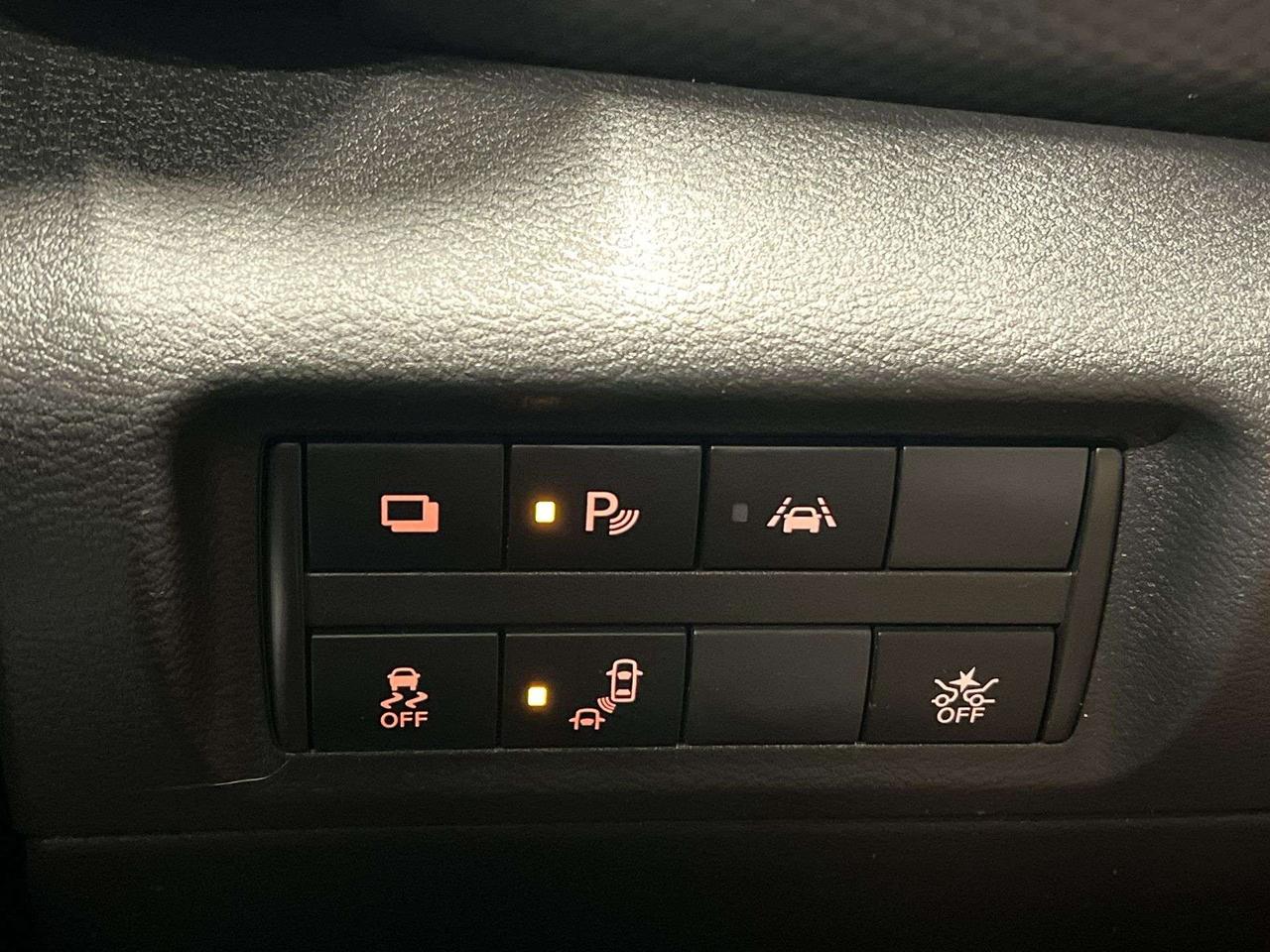 2023 Nissan Kicks ONLY 21,000KMS! | CARPLAY | BLIND SPOT | REAR CAM Photo
