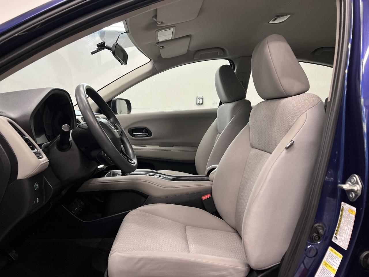 2016 Honda HR-V AWD |HTD SEATS | LOW KMS! |17IN ALLOYS | REAR CAM Photo