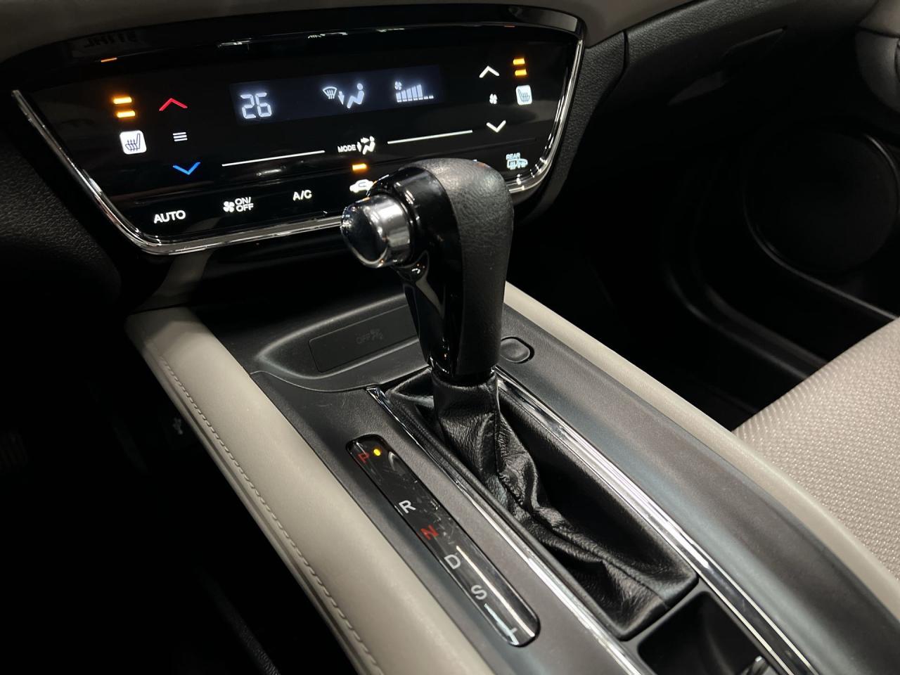 2016 Honda HR-V AWD |HTD SEATS | LOW KMS! |17IN ALLOYS | REAR CAM Photo