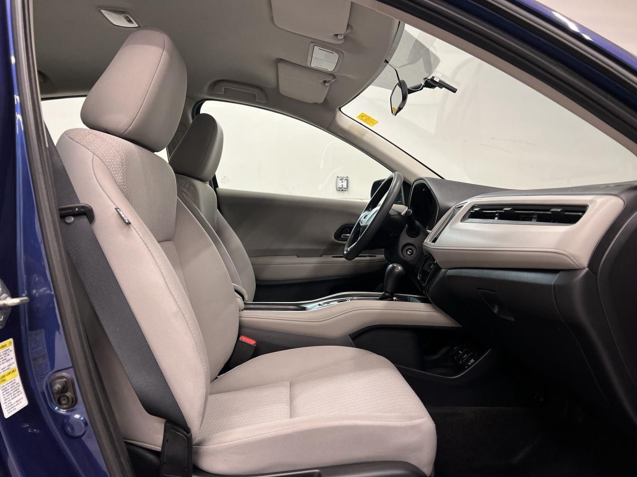 2016 Honda HR-V AWD |HTD SEATS | LOW KMS! |17IN ALLOYS | REAR CAM Photo