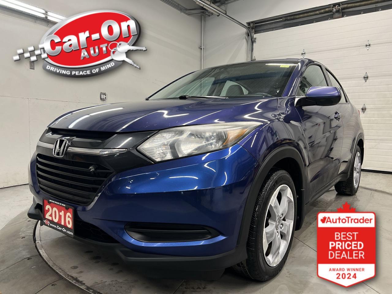 LOW KMS!! All-Wheel Drive w/ Heated seats, 17-inch alloys, backup camera, automatic climate control, tow hitch receiver, keyless entry, power locks, power locks, power mirrors, power windows, cruise control, Bluetooth and AM/FM/CD player!!
