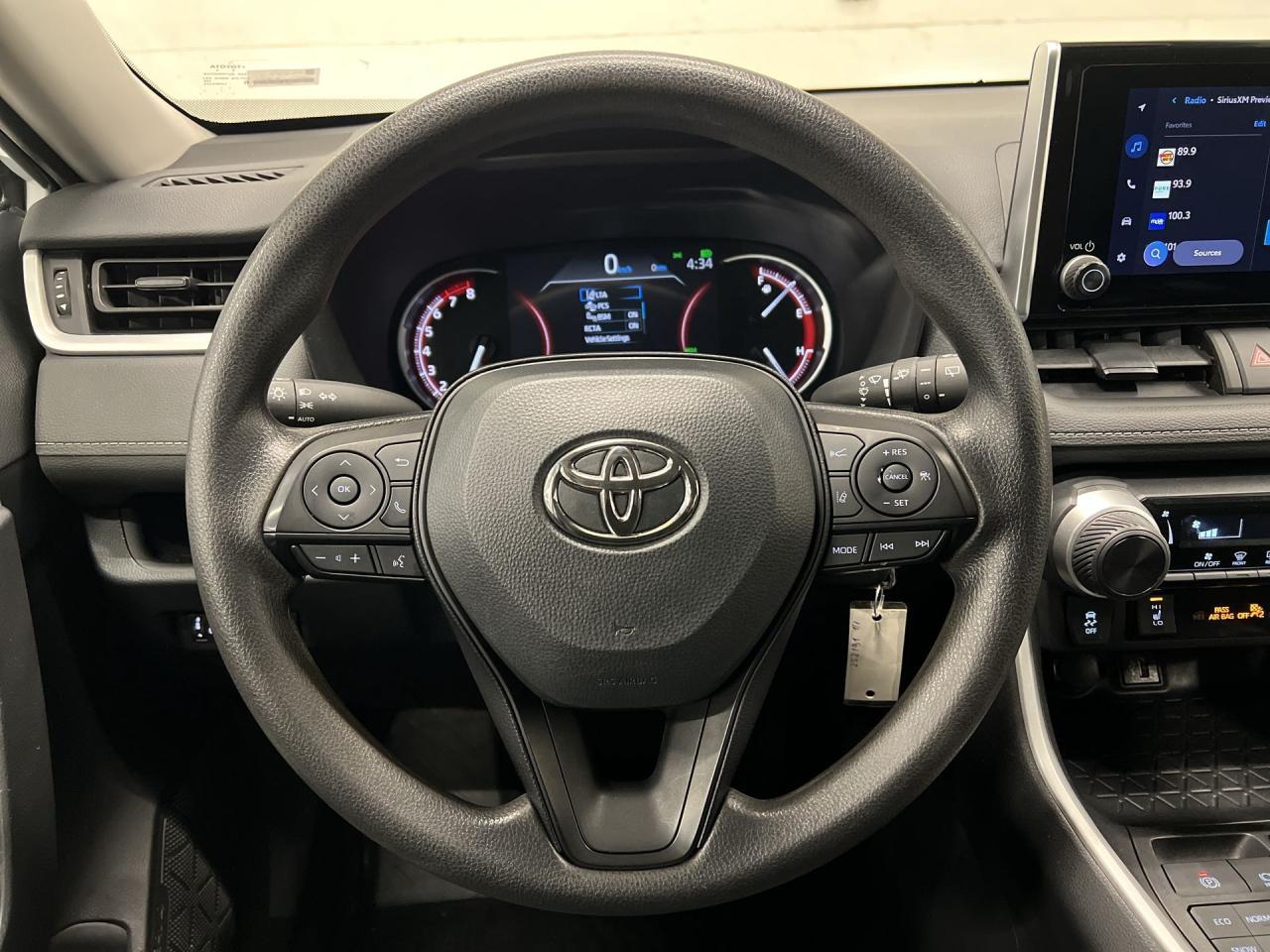 2024 Toyota RAV4 AWD | CARPLAY | HTD SEATS | BLIND SPOT | BLUETOOTH Photo