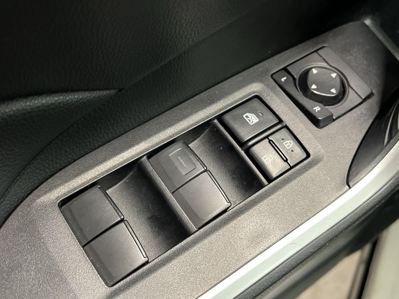 2024 Toyota RAV4 AWD | CARPLAY | HTD SEATS | BLIND SPOT | BLUETOOTH Photo