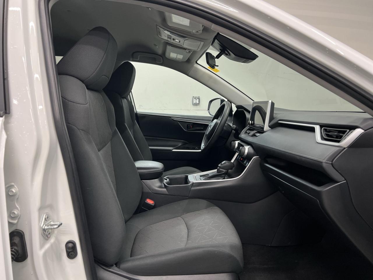 2024 Toyota RAV4 AWD | CARPLAY | HTD SEATS | BLIND SPOT | BLUETOOTH Photo