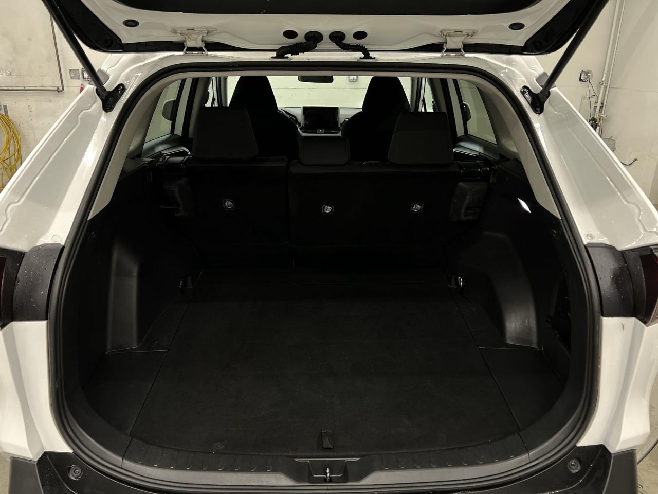 2024 Toyota RAV4 AWD | CARPLAY | HTD SEATS | BLIND SPOT | BLUETOOTH Photo