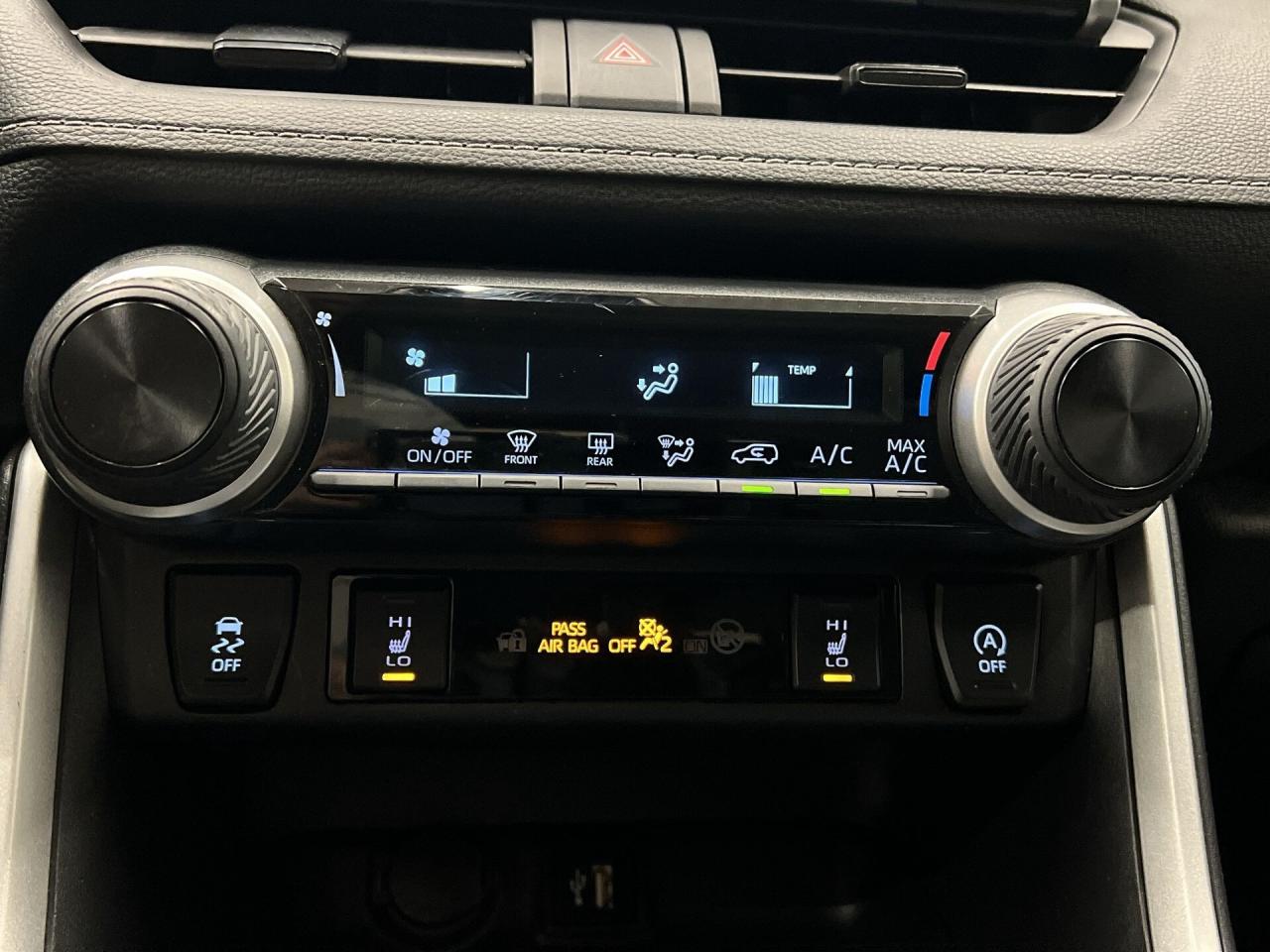 2024 Toyota RAV4 AWD | CARPLAY | HTD SEATS | BLIND SPOT | BLUETOOTH Photo