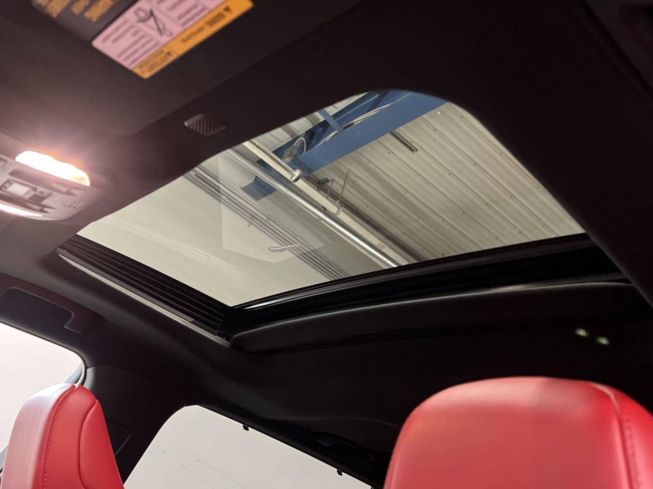 2022 Toyota Highlander XSE AWD | 7-PASS | LOW KMS! | RED LEATHER |SUNROOF Photo