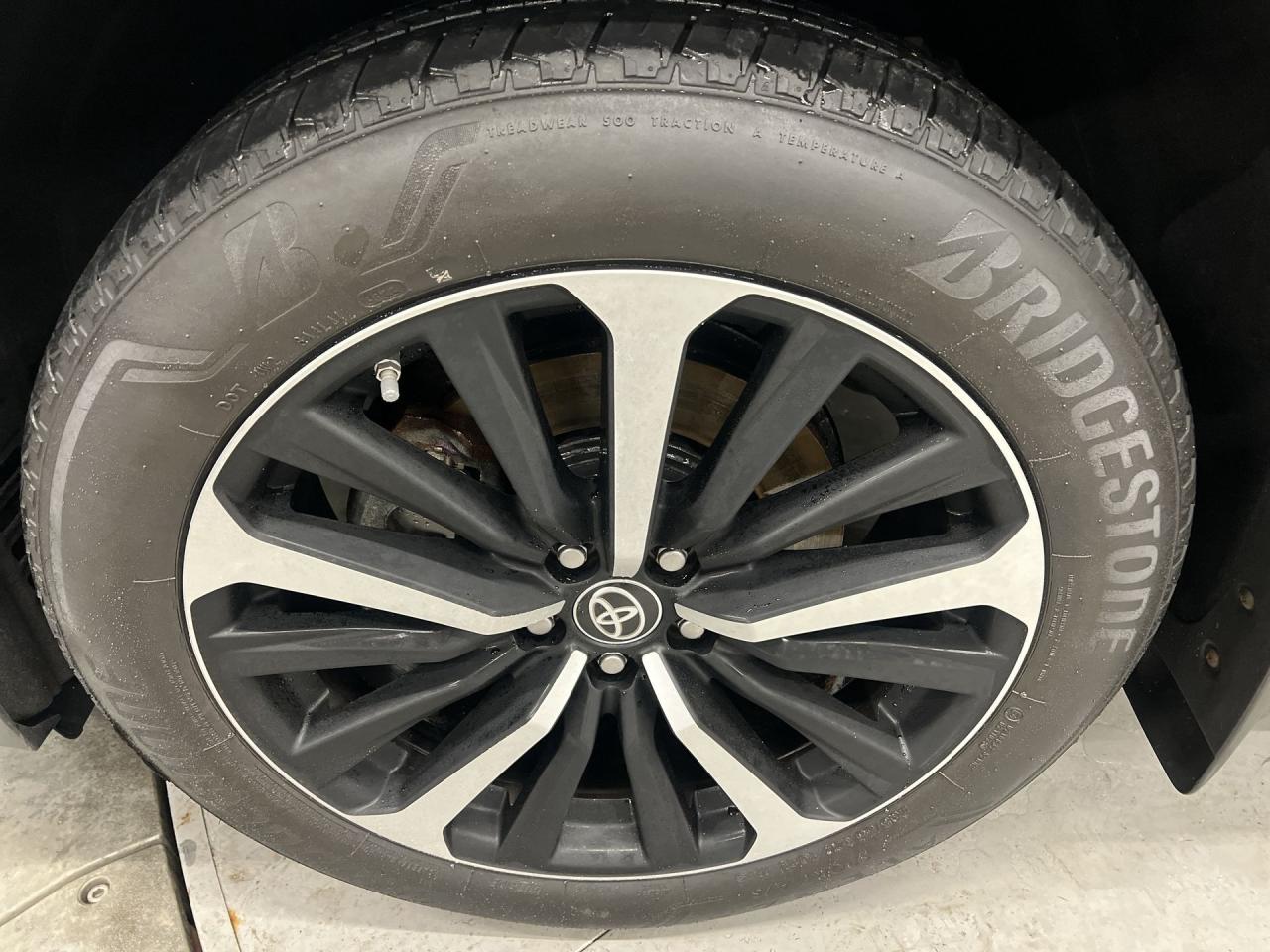 2022 Toyota Highlander XSE AWD | 7-PASS | LOW KMS! | RED LEATHER |SUNROOF Photo