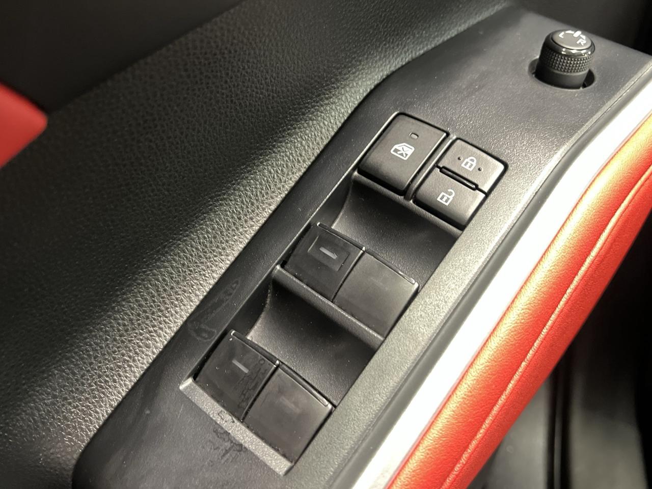 2022 Toyota Highlander XSE AWD | 7-PASS | LOW KMS! | RED LEATHER |SUNROOF Photo