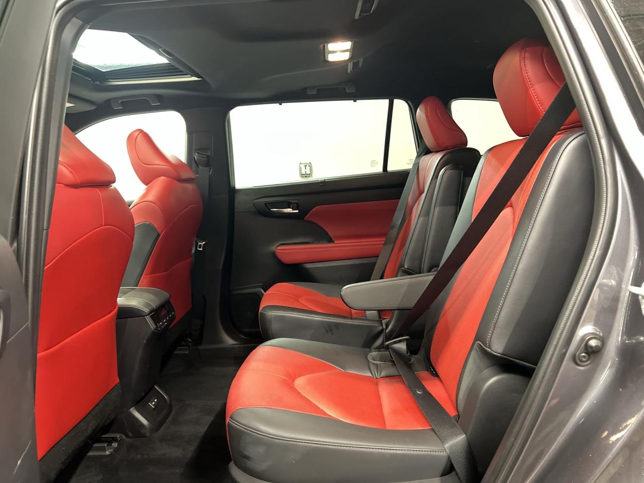 2022 Toyota Highlander XSE AWD | 7-PASS | LOW KMS! | RED LEATHER |SUNROOF Photo