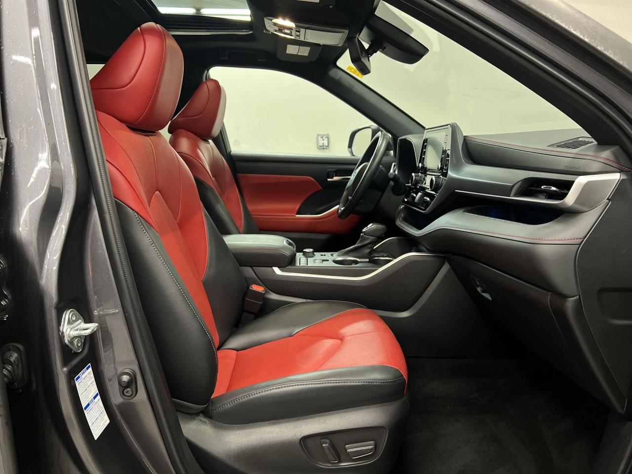 2022 Toyota Highlander XSE AWD | 7-PASS | LOW KMS! | RED LEATHER |SUNROOF Photo