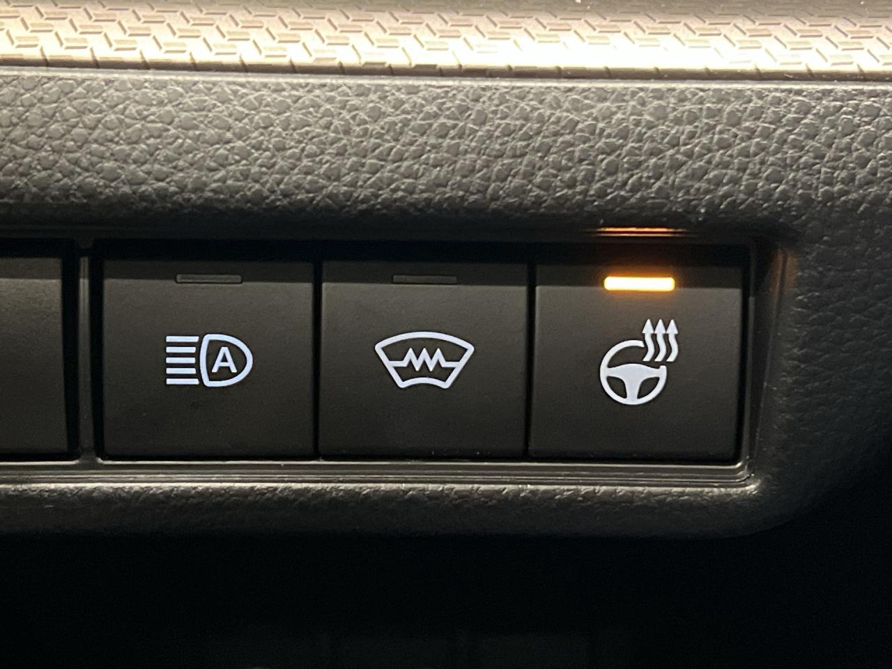 2024 Toyota Prius LIMITED HYBRID AWD | COOLED LEATHER | PANO ROOF Photo