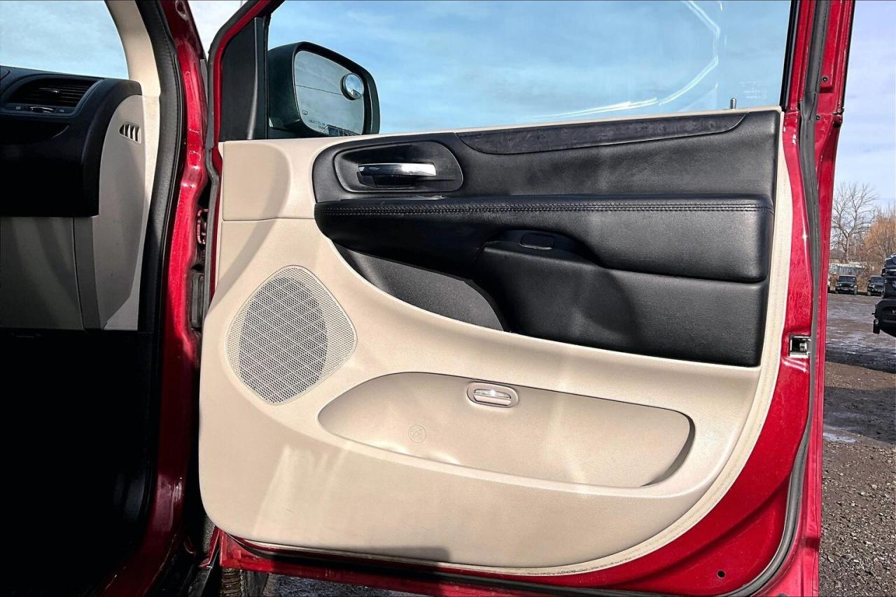 2015 Dodge Grand Caravan SXT | Stow n Go | AS IS | FWD Photo