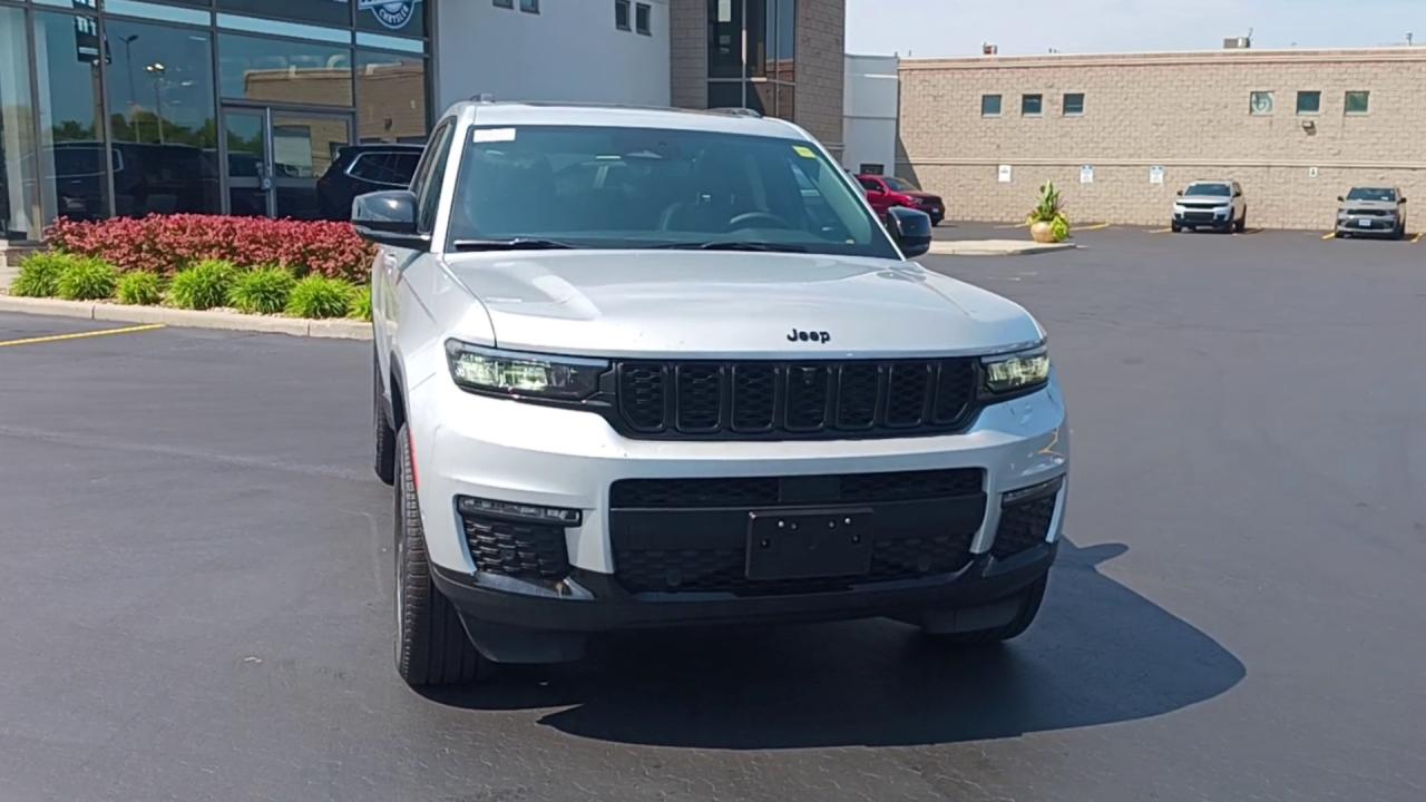 2025 Jeep Grand Cherokee L Limited 4x4 Photo2