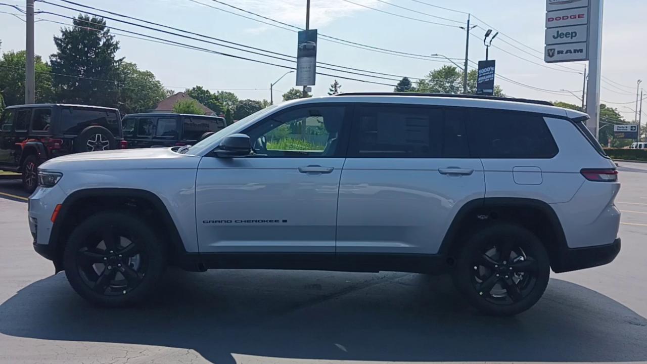 2025 Jeep Grand Cherokee L Limited 4x4 Photo