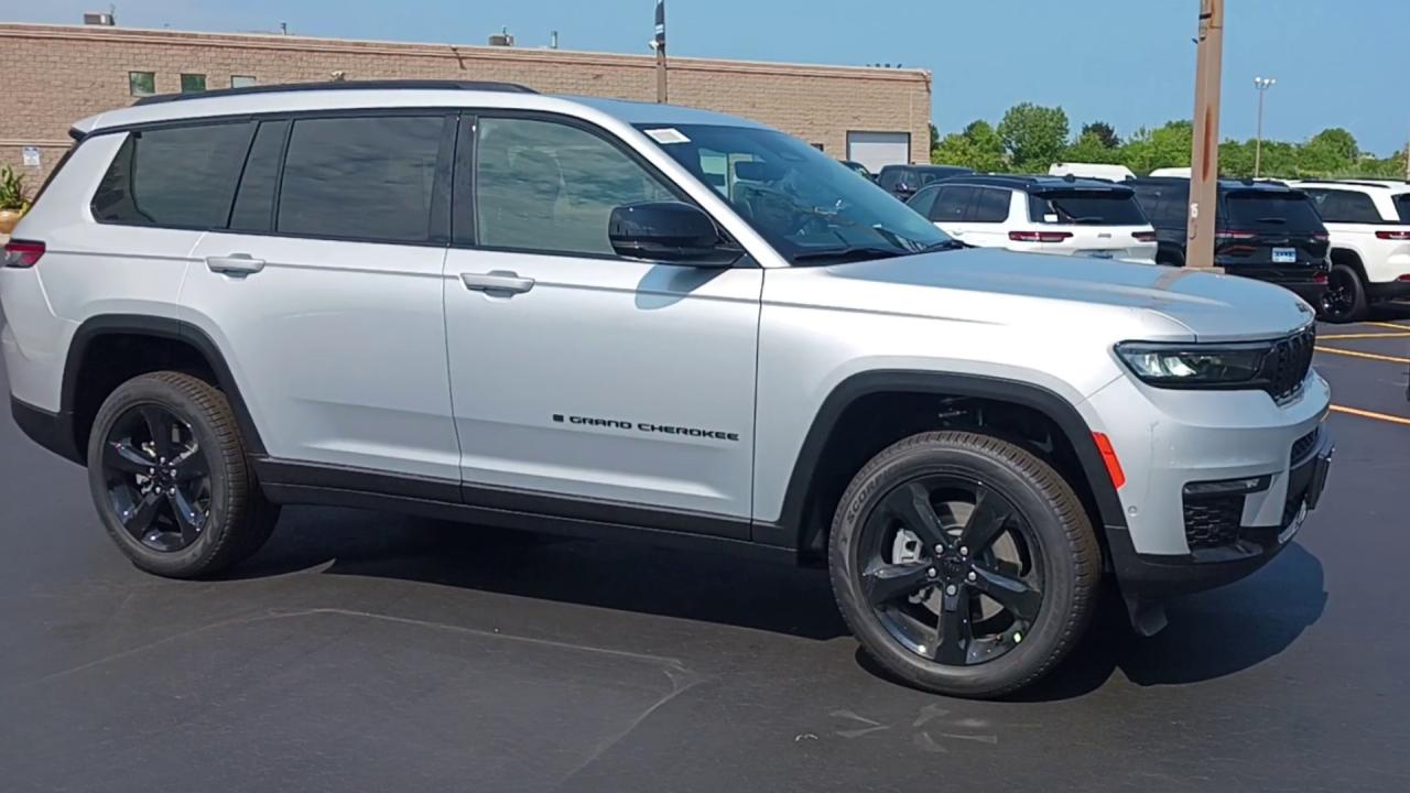 2025 Jeep Grand Cherokee L Limited 4x4 Photo