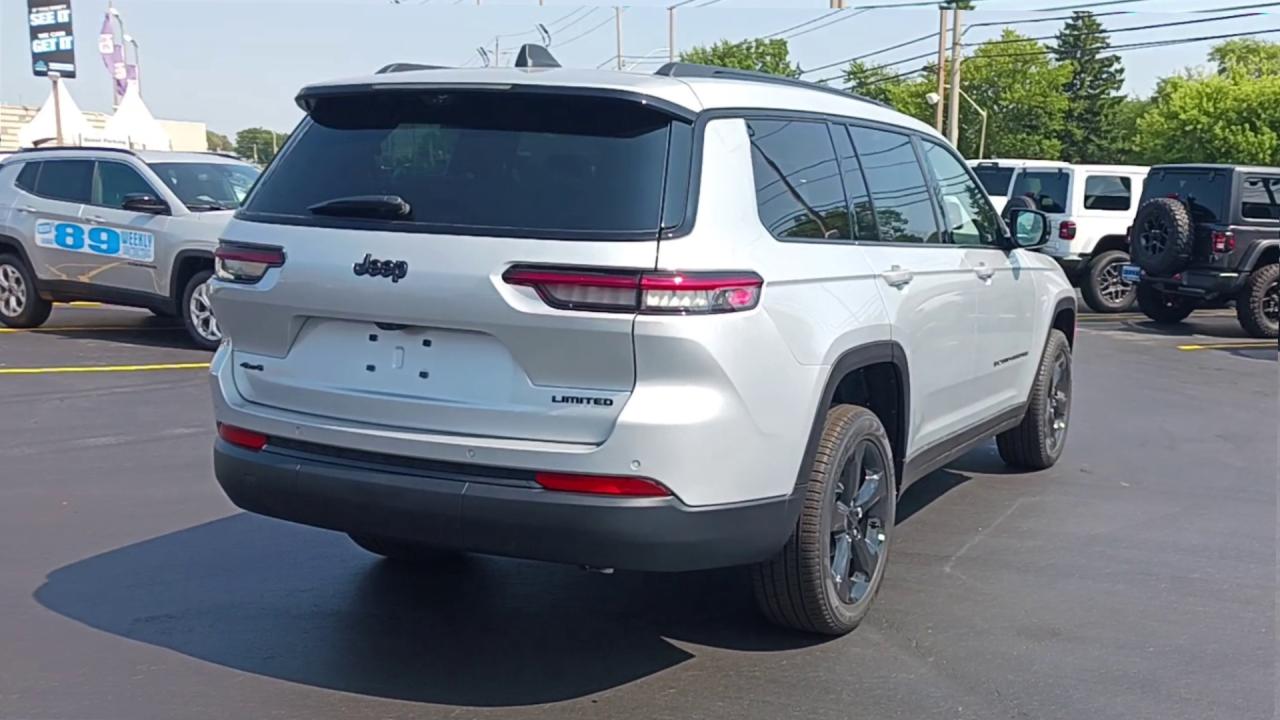 2025 Jeep Grand Cherokee L Limited 4x4 Photo