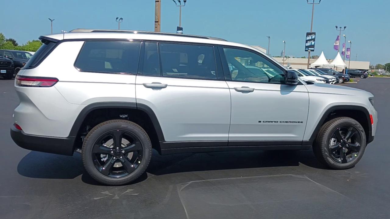 2025 Jeep Grand Cherokee L Limited 4x4 Photo