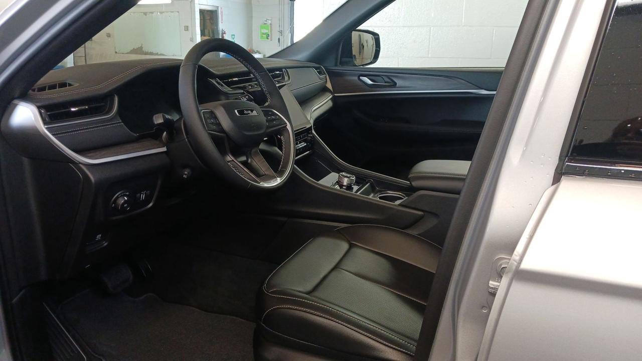 2025 Jeep Grand Cherokee L Limited 4x4 Photo