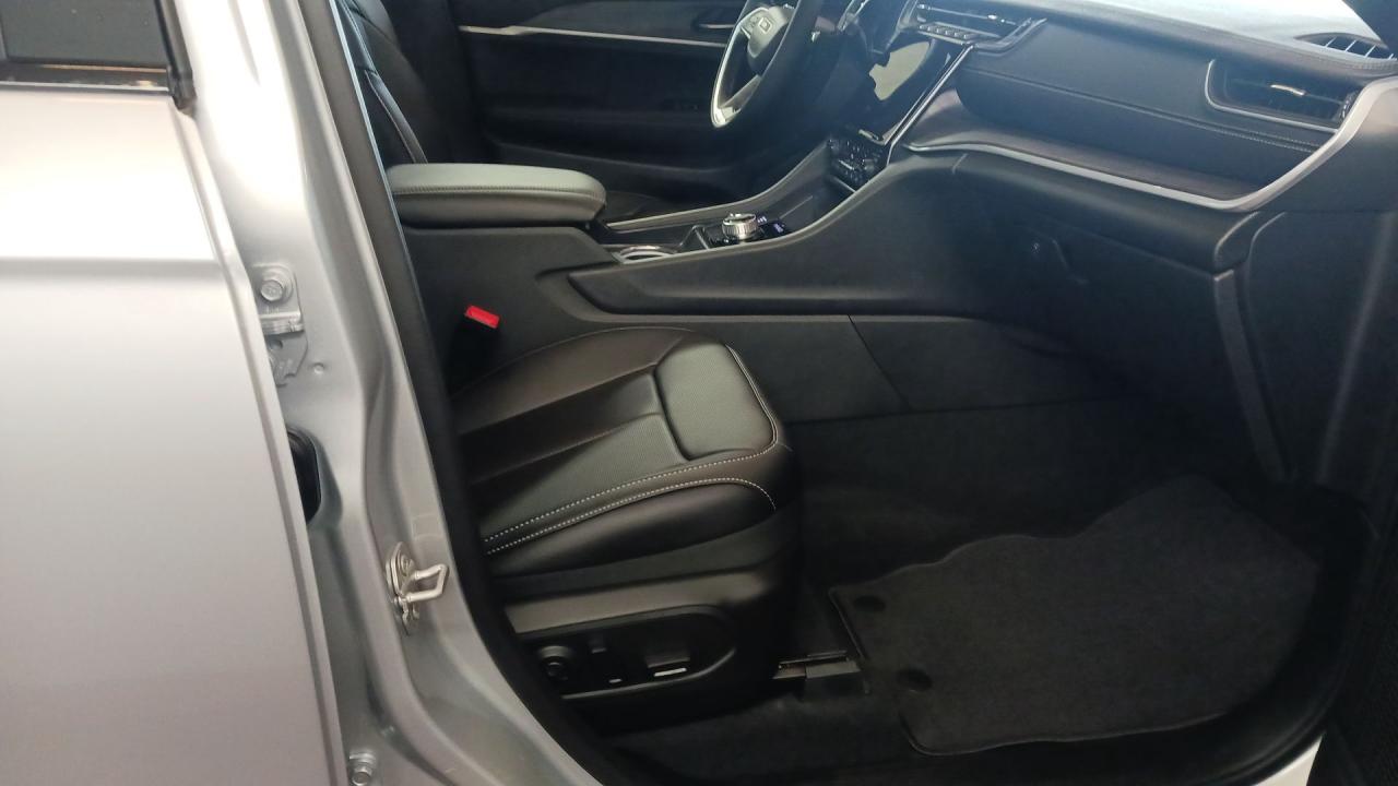 2025 Jeep Grand Cherokee L Limited 4x4 Photo