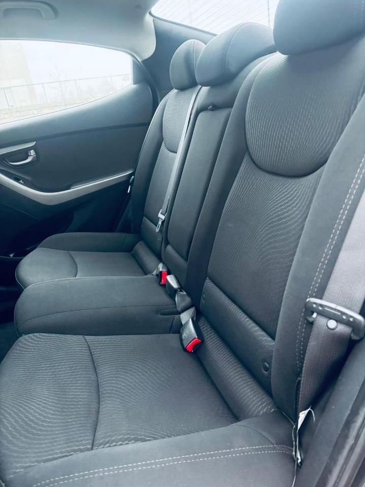 2015 Hyundai Elantra 5dr Automatic GL Photo