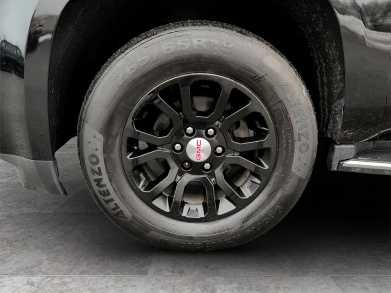 2018 GMC Yukon SLE  **8 PASSENGER** Photo