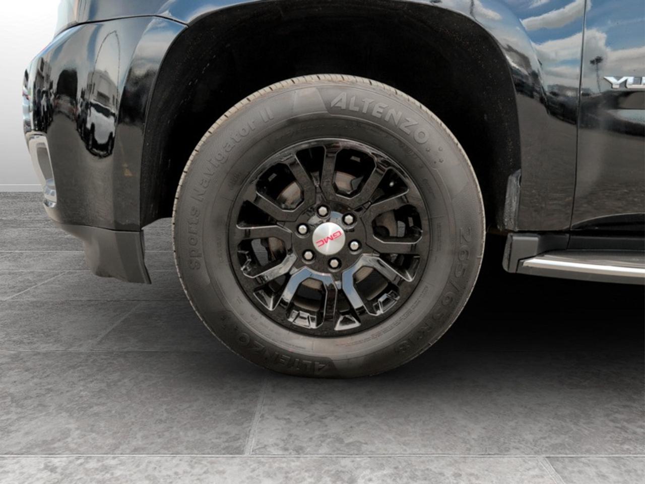 2018 GMC Yukon SLE  **8 PASSENGER** Photo