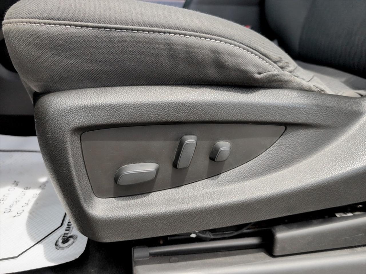 2018 GMC Yukon SLE  **8 PASSENGER** Photo