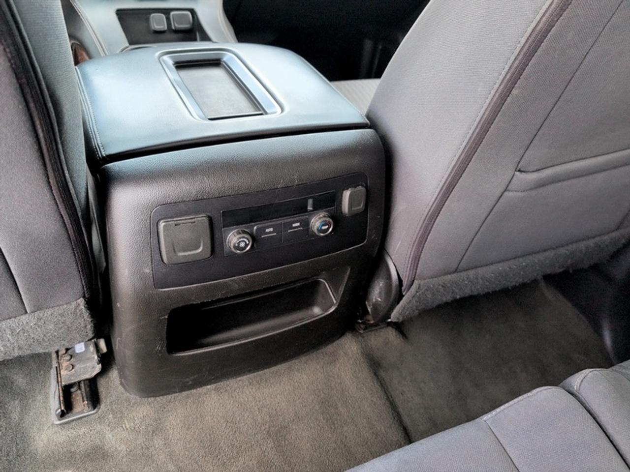 2018 GMC Yukon SLE  **8 PASSENGER** Photo