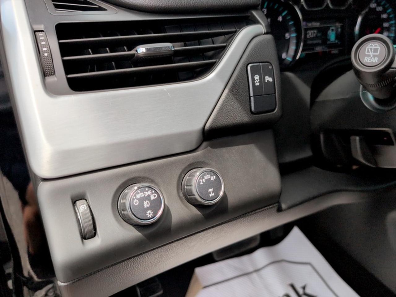 2018 GMC Yukon SLE  **8 PASSENGER** Photo