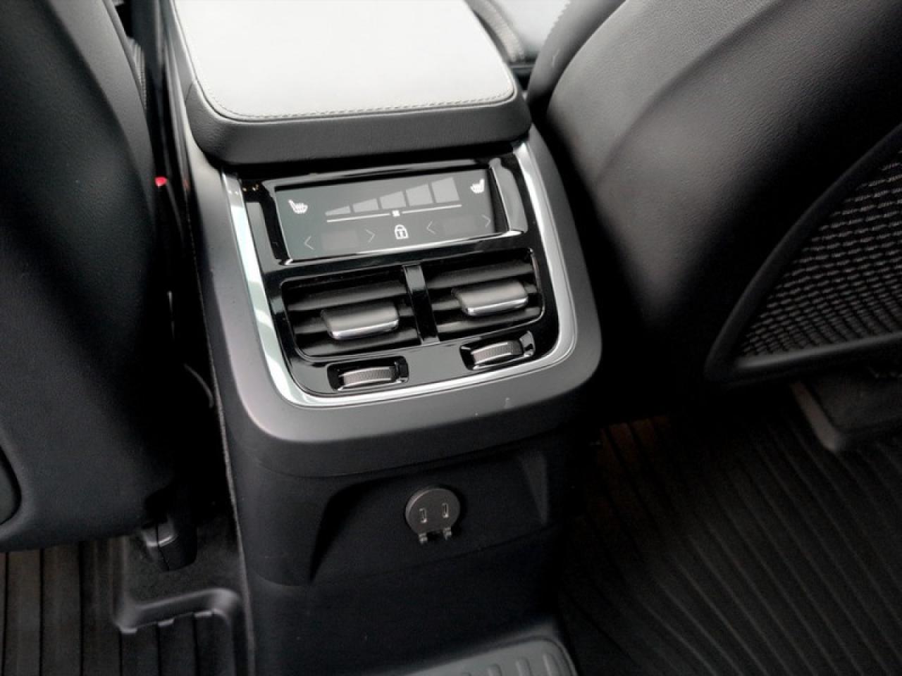 2022 Volvo XC90 Recharge T8 eAWD PHEV Inscription ER  **MINT** Photo