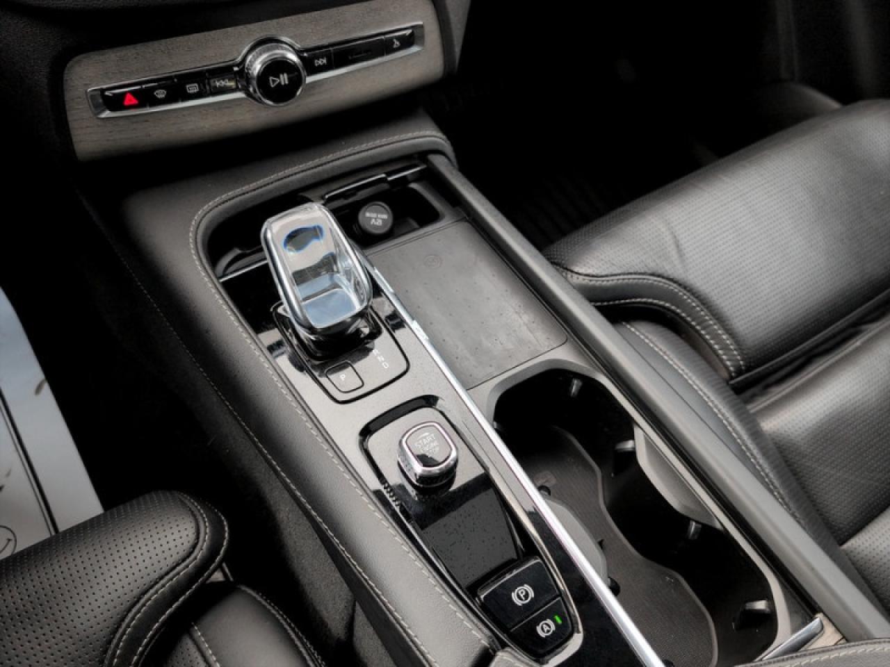 2022 Volvo XC90 Recharge T8 eAWD PHEV Inscription ER  **MINT** Photo